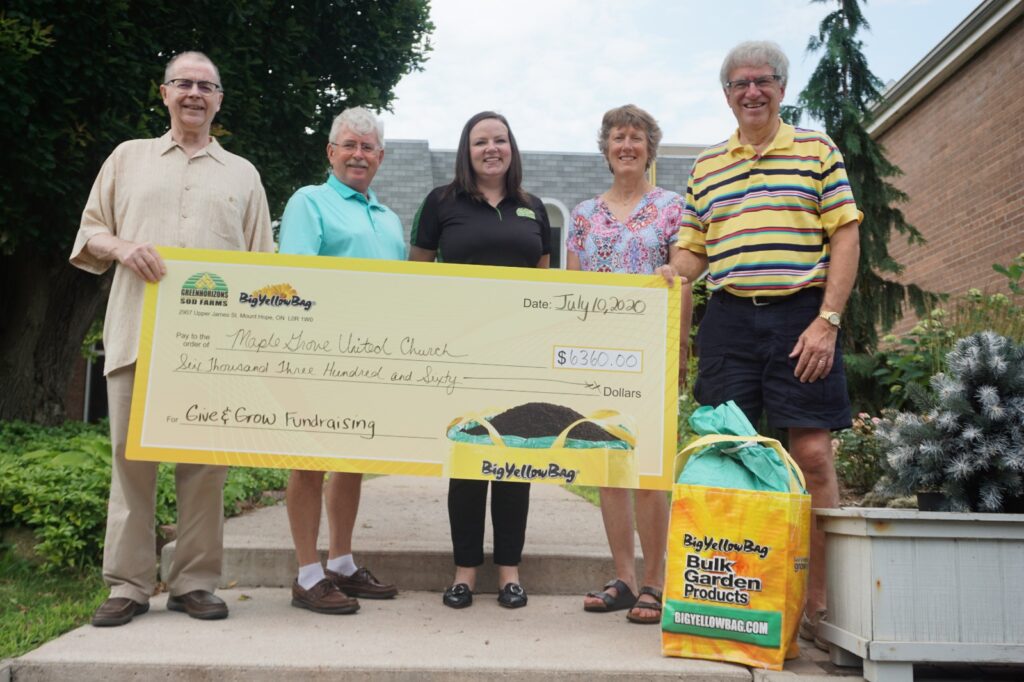 Maple Grove United Fertilizer Committee with Cheque